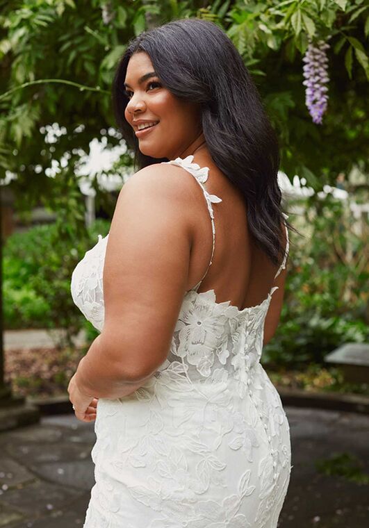 Essense of Australia D3709 plus Fit-and-Flare Wedding Dress - 6