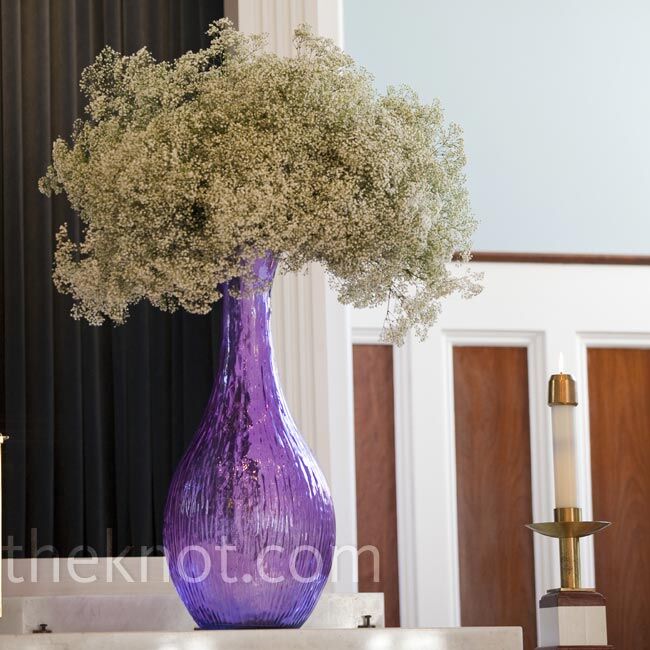 Purple vases filled with baby’s breath marked the ceremony altar.