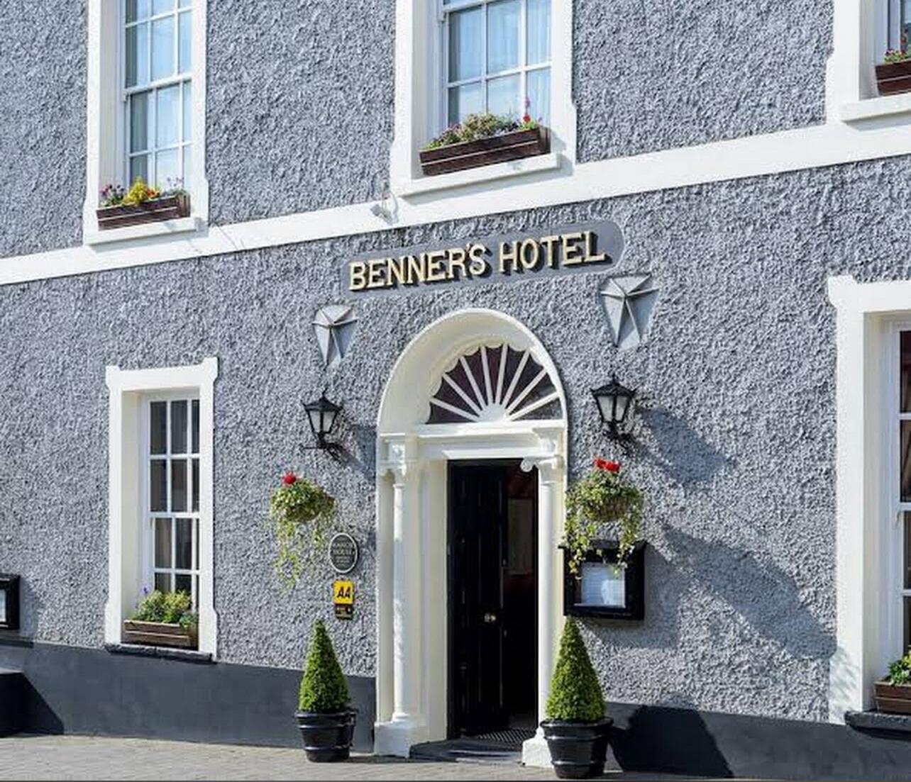 Picture of Dingle Benners Hotel