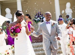 Nia and Buki chose an the Villa Montalvo mansion for the “peaceful serenity of the landscaping and surroundings, the classic look of the mansion itsel