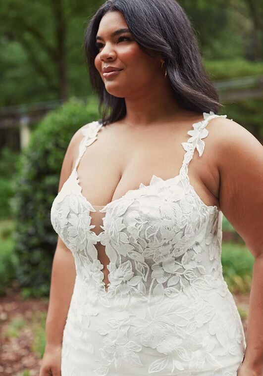 Essense of Australia D3709 plus Fit-and-Flare Wedding Dress - 7