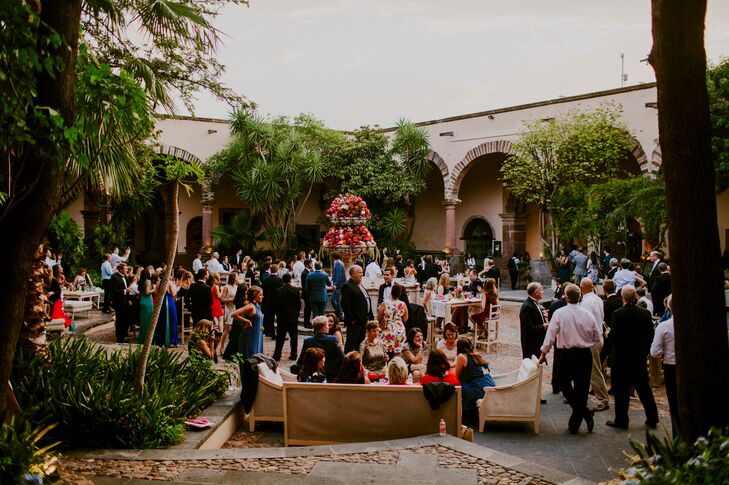 Before sitting down to a four-course meal of fresh, seasonal eats, the newlyweds and their guests enjoyed cocktail hour in Instituto Allende’s lush courtyard. Guests sipped on local tequilas and were treated to a spread of bite-size eats and hand-rolled cigars.
