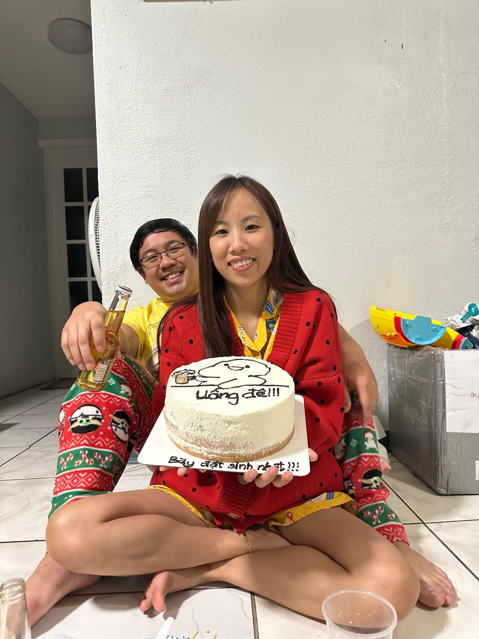 White Elephant party number 2! This one was a triple whammy since they celebrated in November; Friendsgiving, Christmas, and Trinh's birthday all in one! (note: the "uong de!!!" on the cake translates to "let's drink")