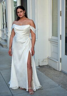 Martina Liana 1453 plus Column Wedding Dress