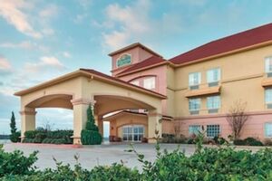 Picture of La Quinta Inn & Suites by Wyndham Glen Rose