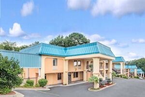 Picture of Super 8 by Wyndham Forest Park