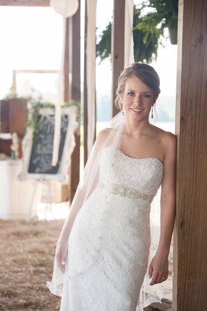 Sheath-Style Scalloped Lace Wedding Dress
