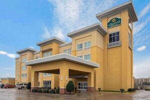 Picture of La Quinta Inn & Suites by Wyndham Durant
