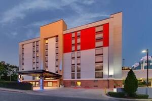 Picture of Holiday Inn Express Hotel & Suites Atlanta N-Perimeter Mall
