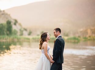 For their late summer wedding, Jaimie Schoen (27 and a freelance writer/blogger and part-time producer at Bella Design & Planning) wanted to combine h