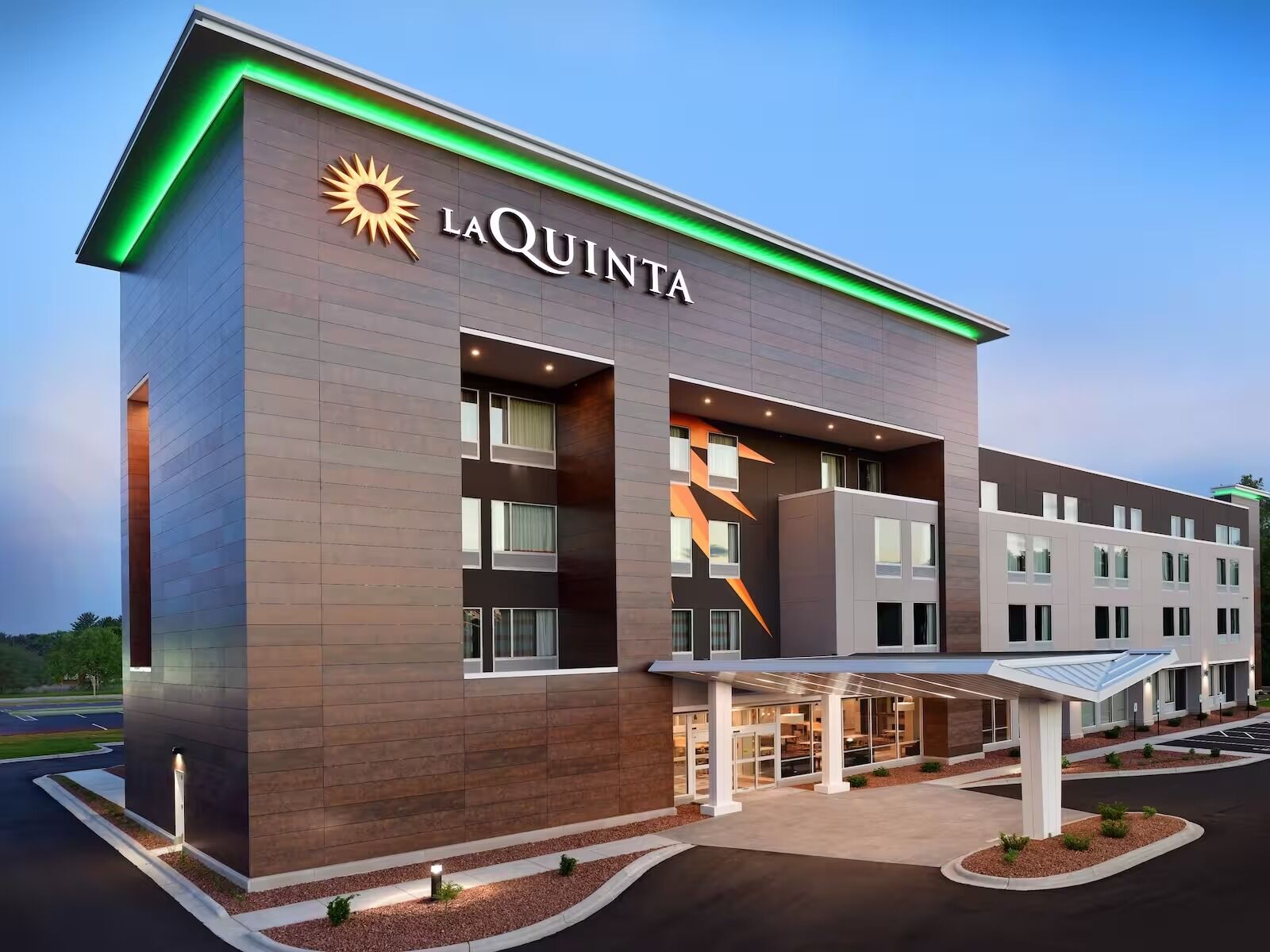 Picture of La Quinta Inn & Suites by Wyndham Wisconsin Dells