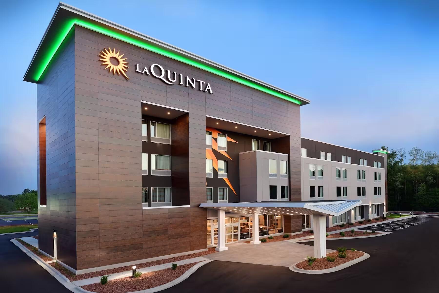 Picture of La Quinta Inn & Suites by Wyndham Wisconsin Dells