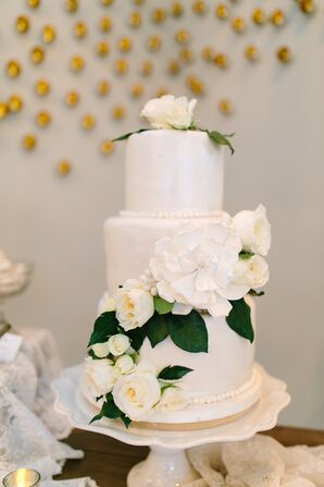 White Wedding Cake with Large White Sugar Flower and Fresh Ivory Roses