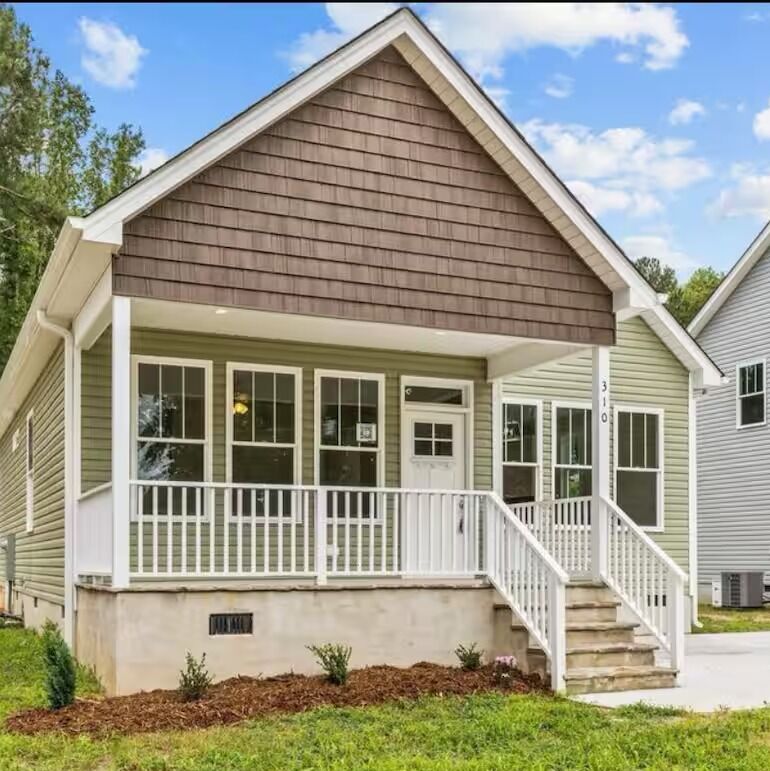 Picture of Airbnb - Entire home in Lillington 9 miles from venue
