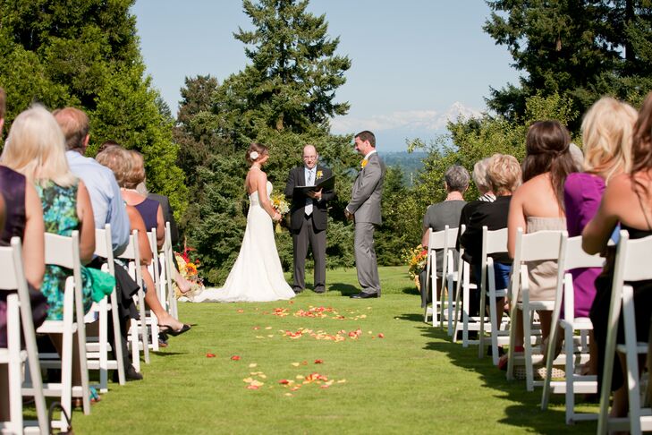 For the ceremony, the Oswego Lake Country House opened up the 14th hole on the golf course, which had an amazing mountain backdrop.