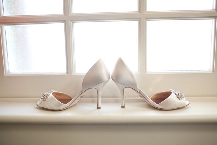 Katie wore a pair of ivory open-toed shoes accented with crystals at the top, which were purchased from Nordstroms.