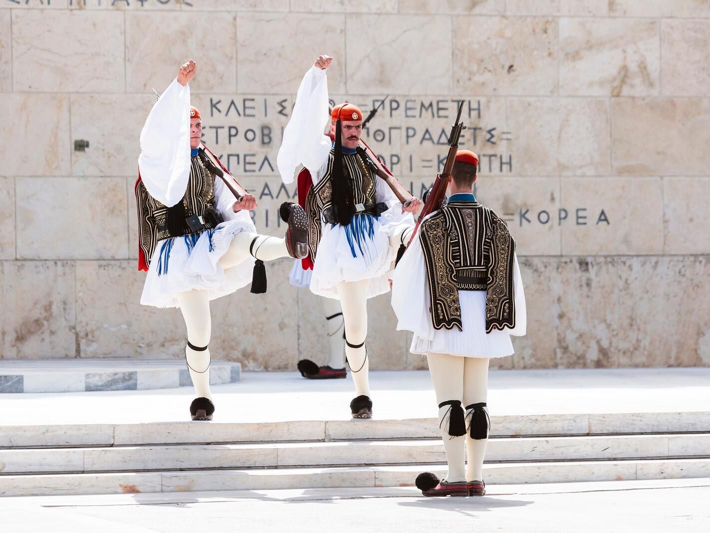 Picture of Syntagma square and changing of the guard