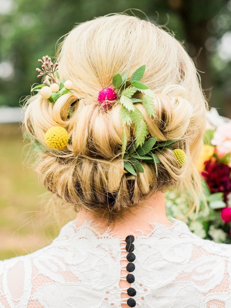 37 Wedding Hairstyles With Flowers That Will Stay Put