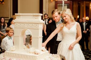 Washington Square Arch NYC Wedding Cake