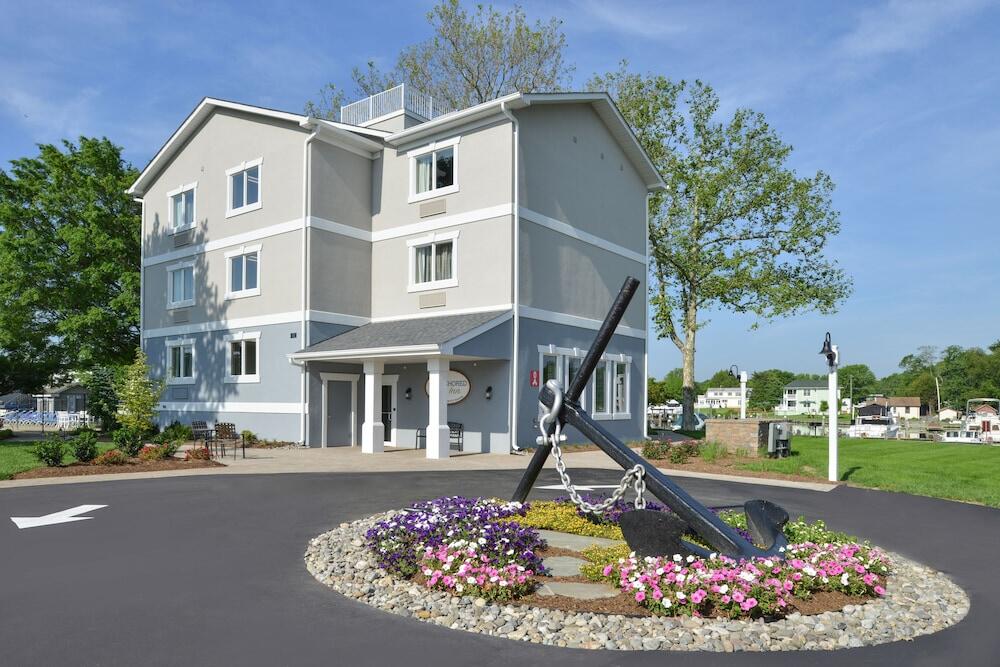Picture of Anchored Inn at Hidden Harbour Marina