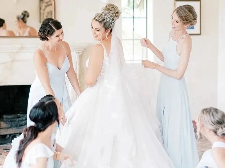 Bride and her bridesmaids get ready to walk down the aisle for a Las Vegas wedding. 