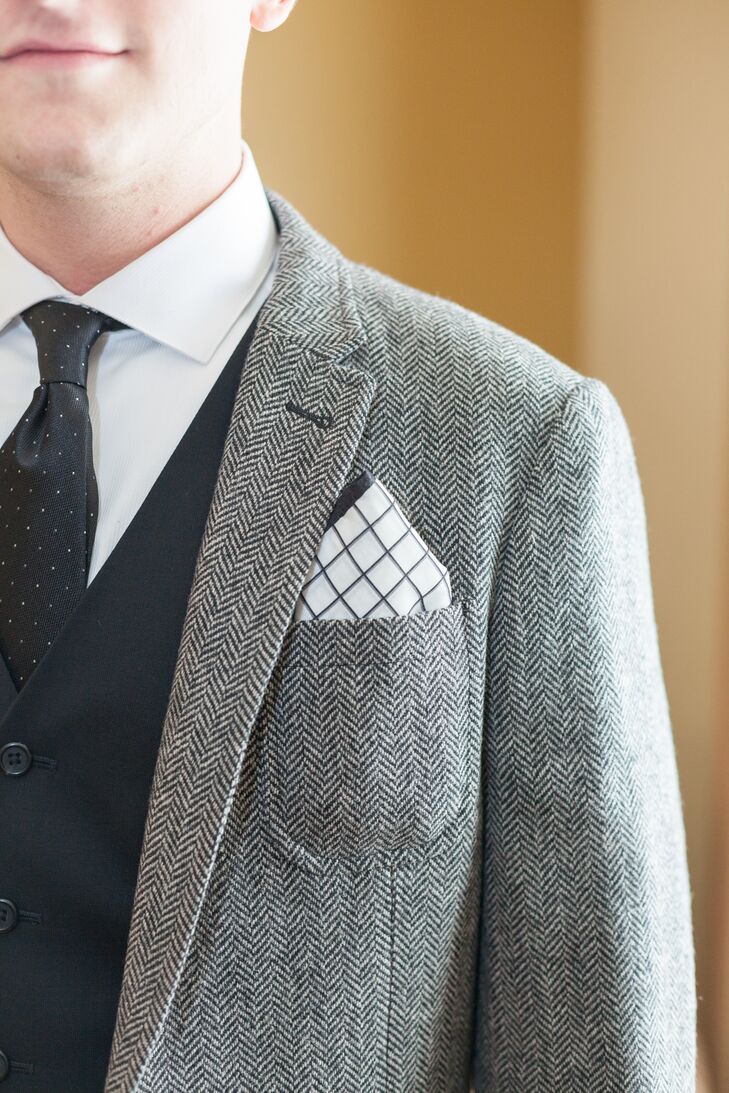 Tyler wore a suit jacket with a gray and white pattern, matched by black-and-white accessories, such as a black tie and a black-and-white-checkered pocket square.
