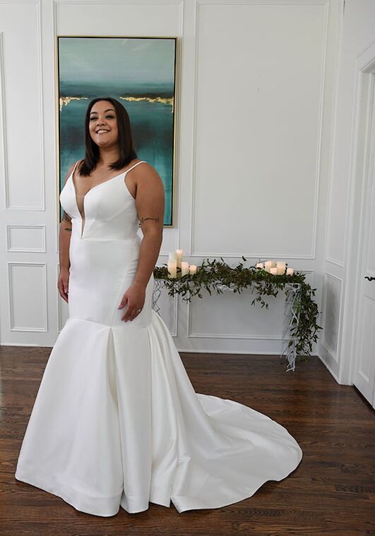 Essense of Australia D3223 plus Fit-and-Flare Wedding Dress - 4