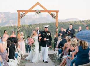 From the custom wedding arch to the rustic wooden place settings and ice cream bar, Traci Greninger and Travis Schlotterbeck’s mountaintop wedding was