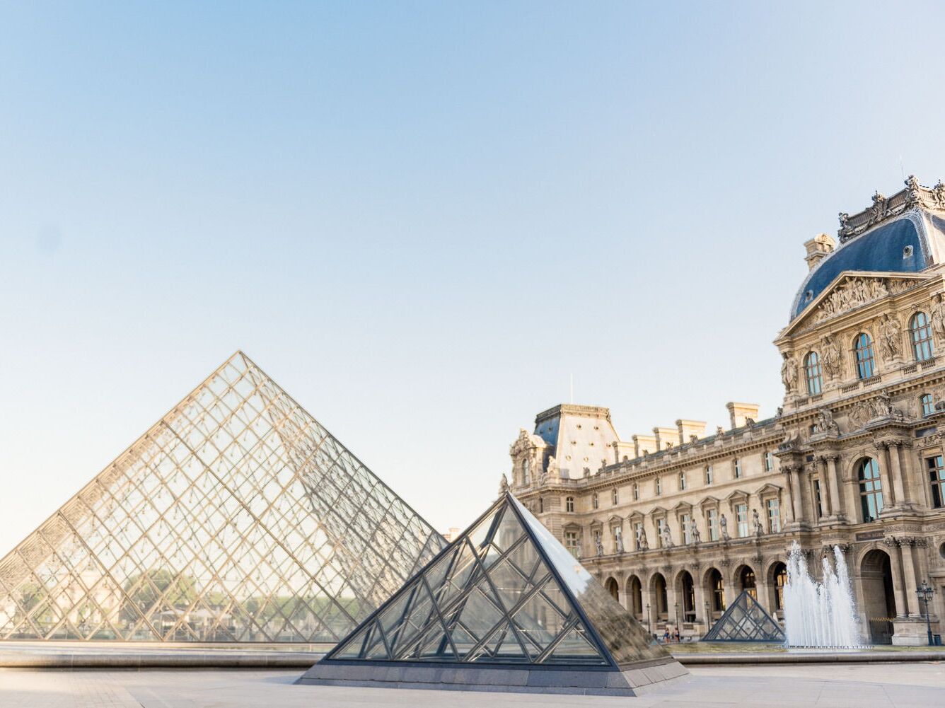Picture of Louvre Museum