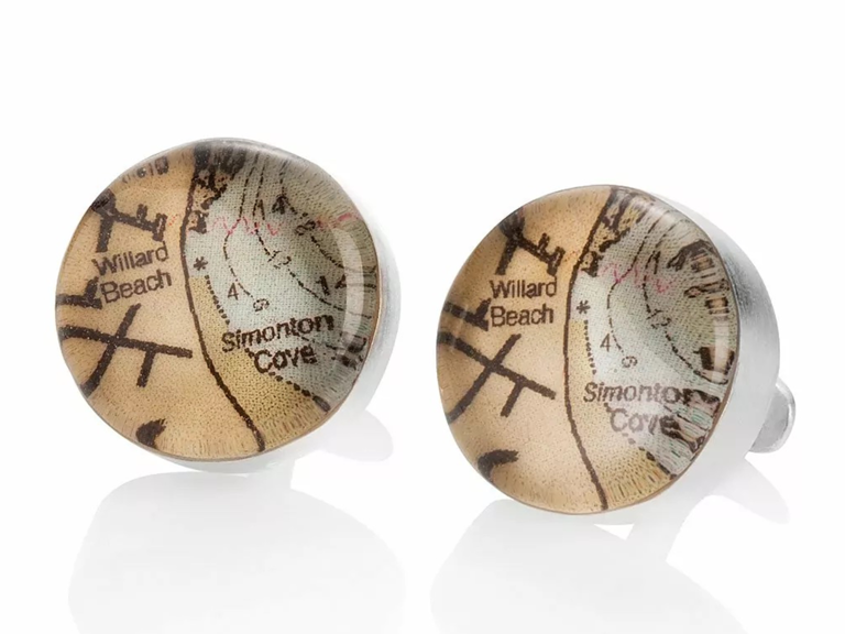 Round cuff links with map
