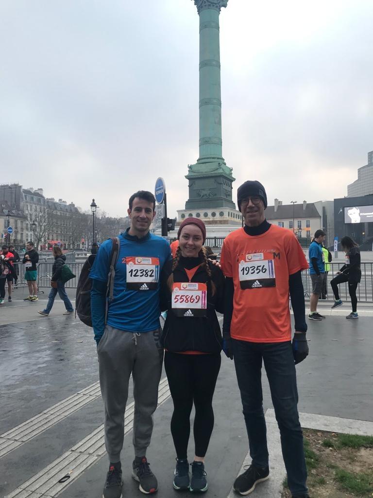 Kate met Martine, Christophe and Louis in Paris and they ran the Paris half marathon together ! - Kate a rencontré Martine, Christophe et Louis à Paris, et ils ont couru le semi-marathon de Paris ensemble !