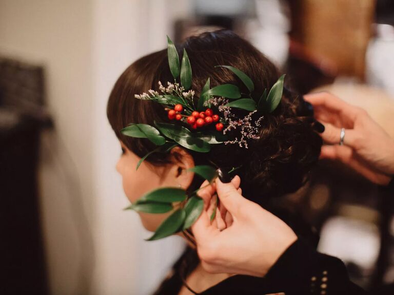 winter wedding ideas winterberry crown