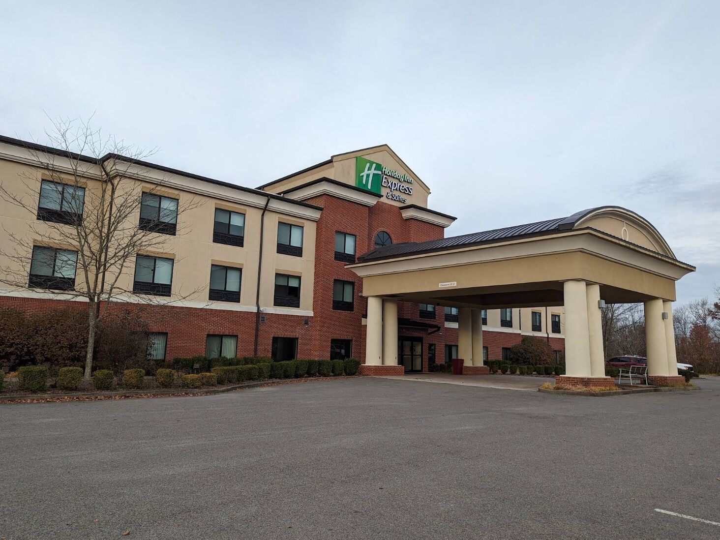 Picture of Holiday Inn Express & Suites Fairmont