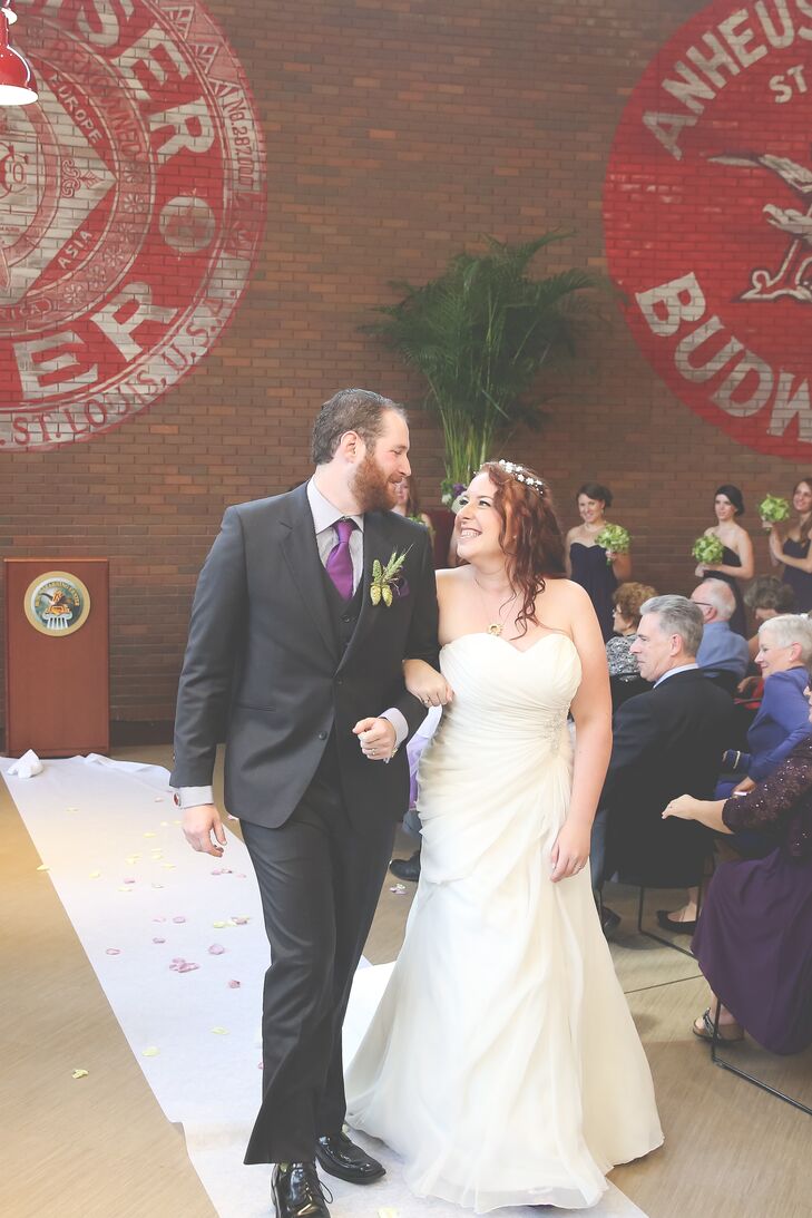 “I never actually dreamed I’d buy my wedding dress from New York’s famed Kleinfelds,” says Melissa. “I was pleasantly surprised that there were plenty of dresses in my price range, and I was paired up with an amazing stylist who blew my mind,” says Melissa. She found a fitted A-line dress from Kleinfeld’s in-house designer.