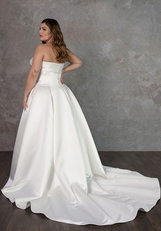 Essense of Australia D4304+ Ball Gown Wedding Dress - 6