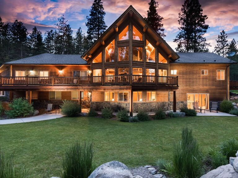 Luxury lodge home rental for weddings in Montana