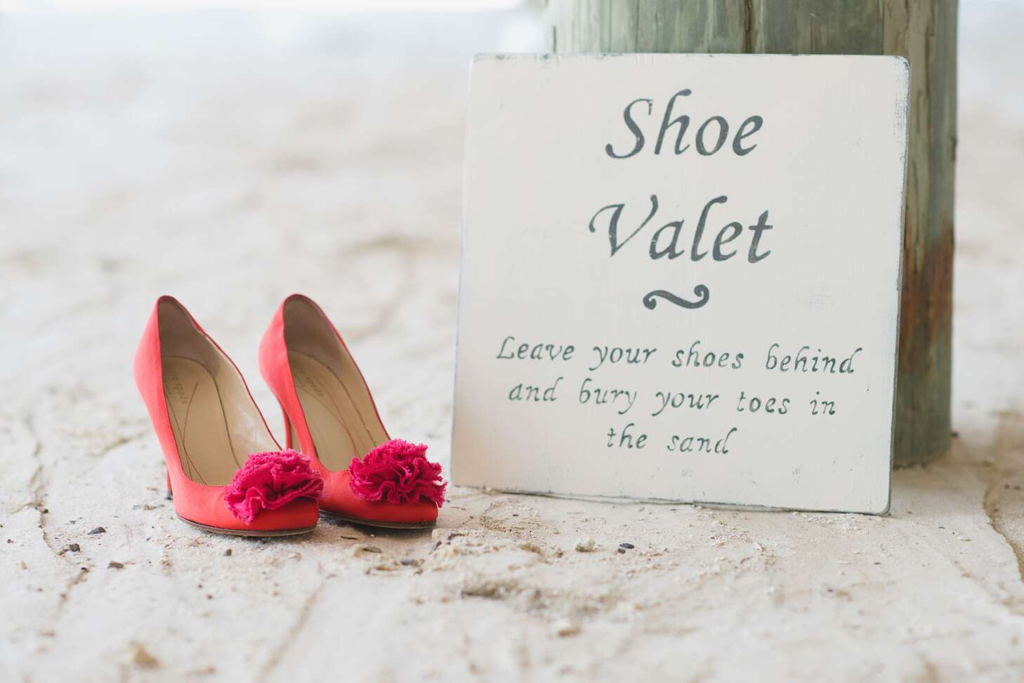 halv otte Himlen Flyselskaber Kate Spade Pink Pom Pom Wedding Shoes