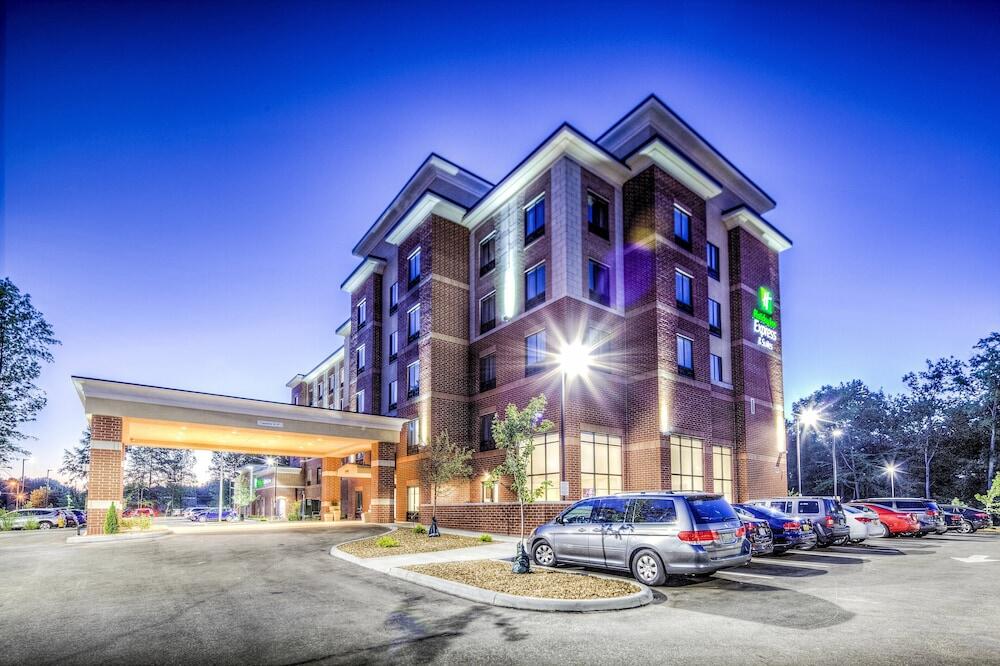 Picture of Holiday Inn Express & Suites Cleveland West - Westlake by IHG