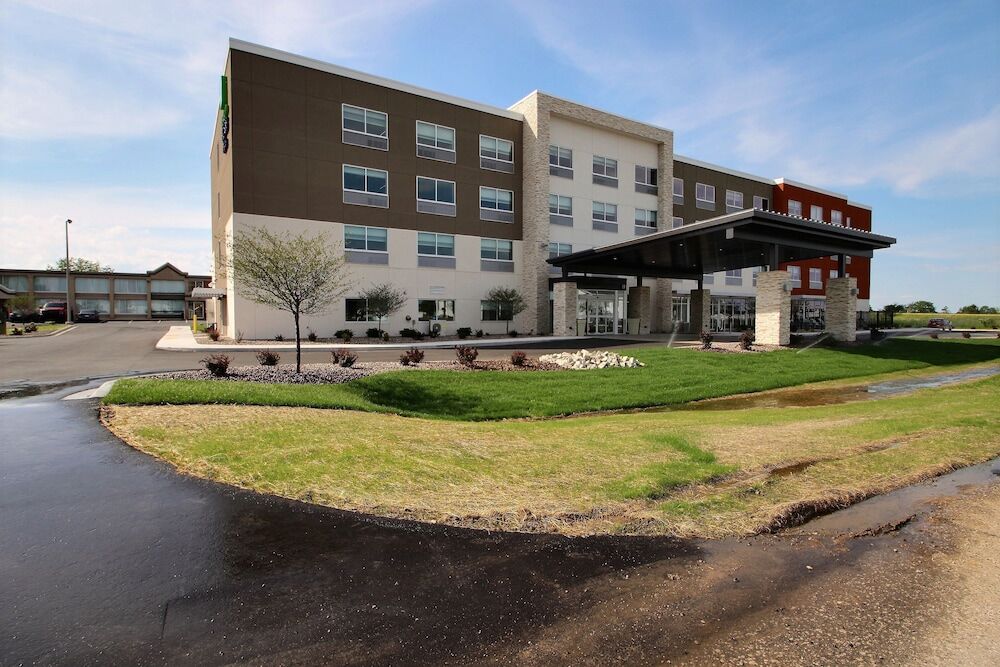 Picture of Holiday Inn Express & Suites Fond Du Lac by IHG