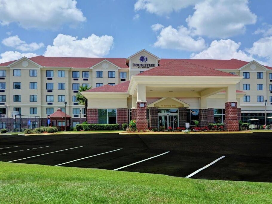 Picture of Doubletree by Hilton Hattiesburg