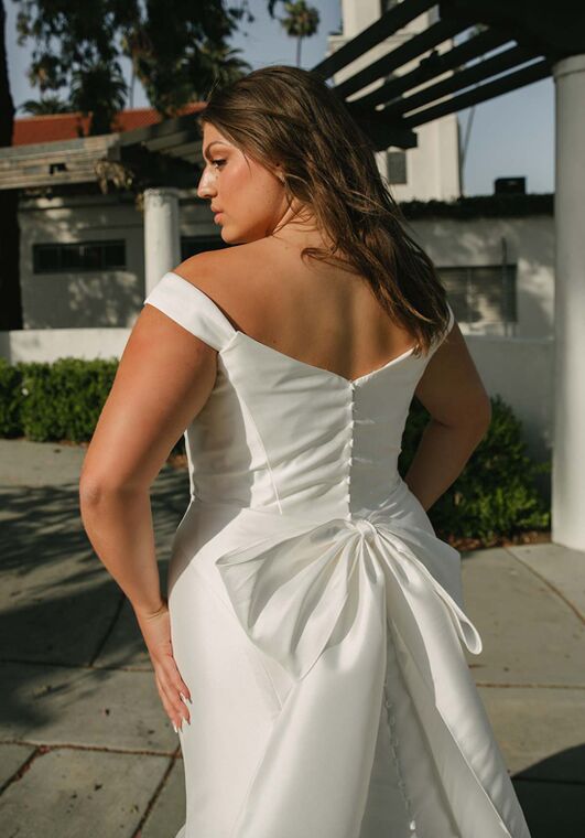Essense of Australia D3582 plus Fit-and-Flare Wedding Dress - 3