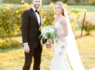 Savanna Mattingly (27 and a pharmacist) and Marshall Ray (30 and a business founder) met at a New Year's Eve party. For their own celebration, gauzy l