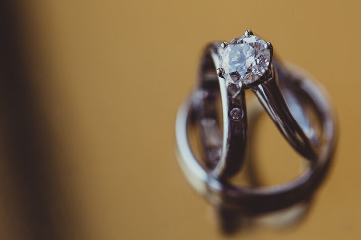Chengyuan proposed to Dongli with a round-cut diamond set in a simple silver band, which was positioned next to her silver wedding ring that was exchanged at the ceremony.