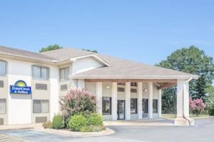 Picture of Days Inn & Suites by Wyndham Brinkley