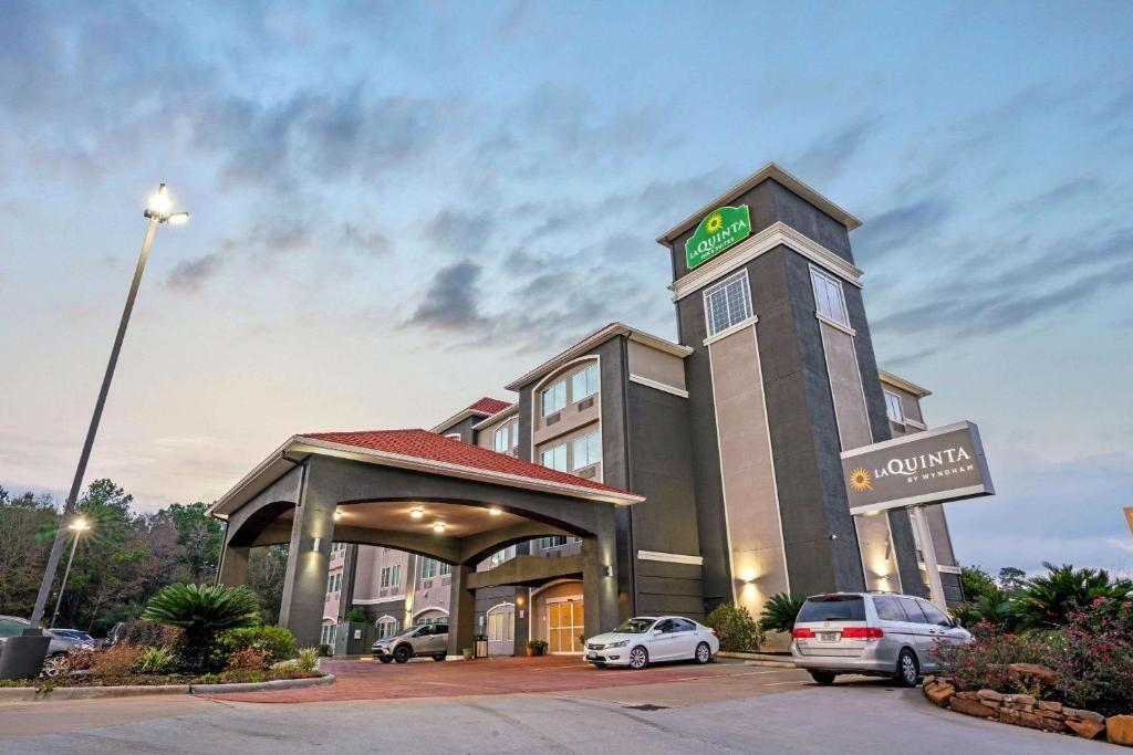 Picture of La Quinta Inn & Suites by Wyndham Houston - Magnolia