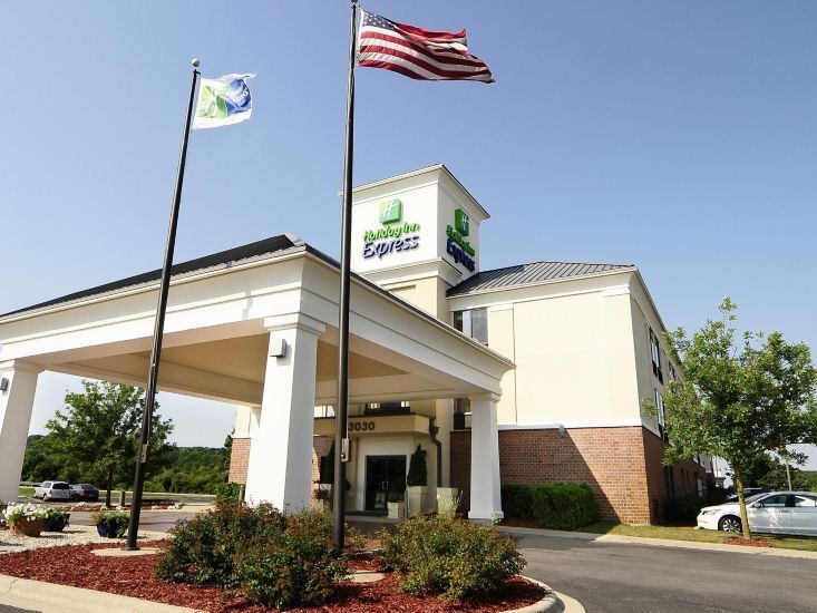 Picture of Holiday Inn Express & Suites Delafield, an IHG Hotel