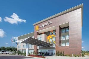 Picture of La Quinta Inn & Suites by Wyndham Tulsa Broken Arrow