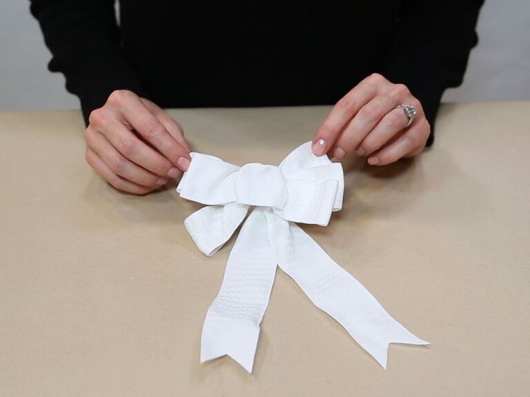 How to make a big bow from wired ribbon