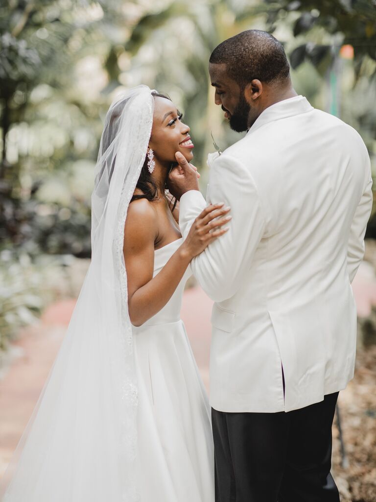 97 Wedding Pictures That Will Bring Tears To Your Eyes