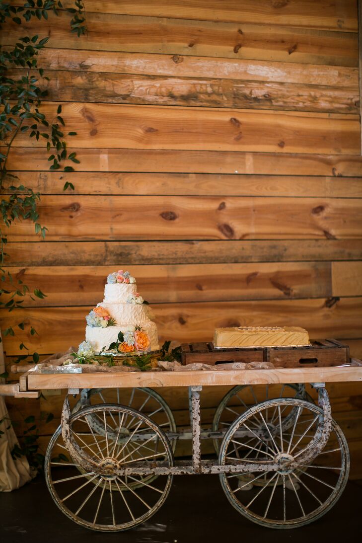 Vintage Wagon Wedding Cake Table